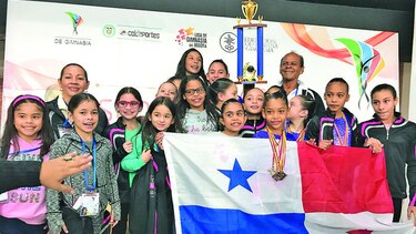 Regresan bañados en oro