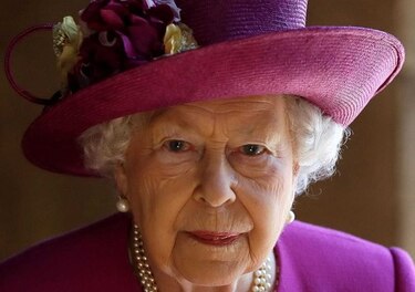 La reina Isabel II fue operada de cataratas
