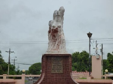 Vandalizan estatua de Rufina Alfaro en La Villa de Los Santos