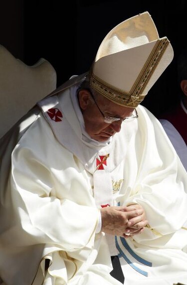 El papa reza y espera que las partes en Egipto elijan la vía del diálogo