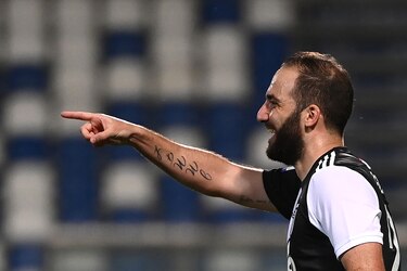 Argentino Higuaín llega a Miami para cerrar fichaje con Inter de Beckham