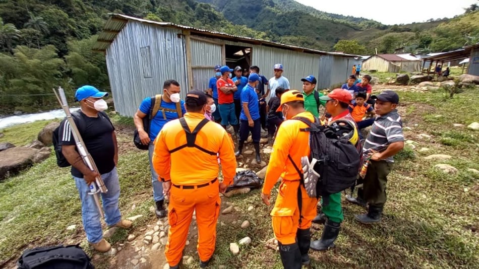 Deslizamientos de tierra obligan a evacuar distintas áreas a nivel nacional