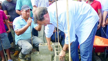 Diálogo para definir futuro del proyecto