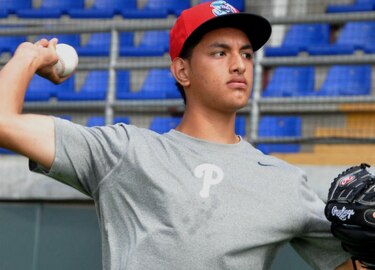 Lanzador Severino González asistirá a campamento especial con Filis