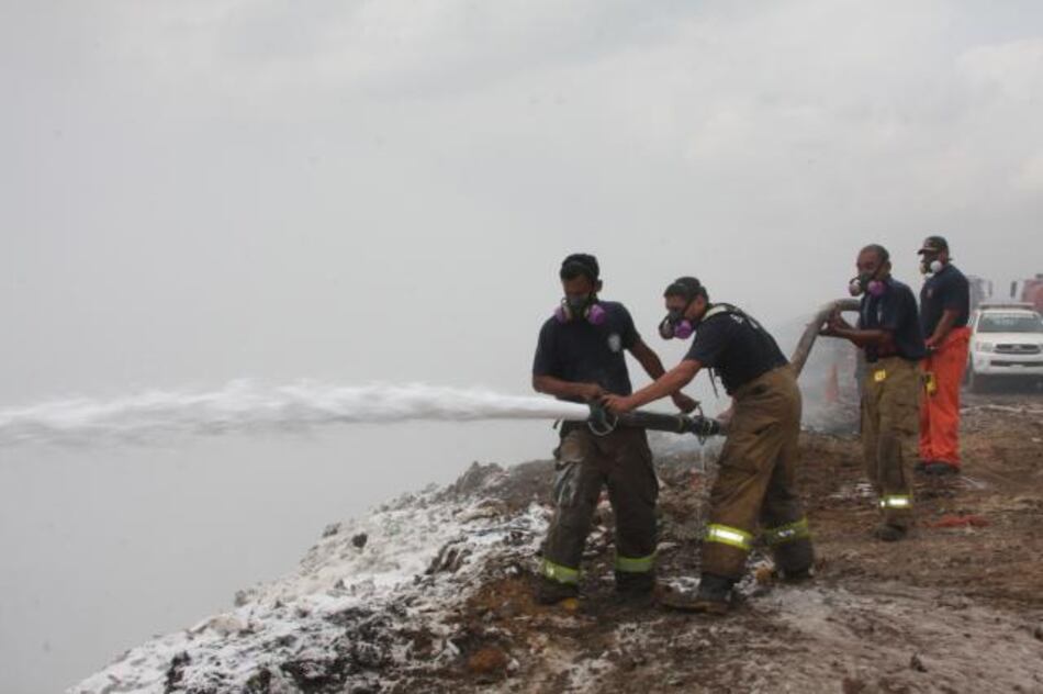 Espuma disminuye intensidad del fuego en cerro Patacón, dice Ho