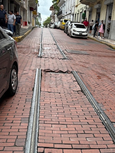 Vecinos cuestionan retrasos y calidad de obras en el Casco Antiguo