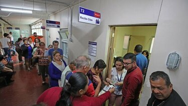 Huelga paraliza parcialmente hospitales públicos en Costa Rica