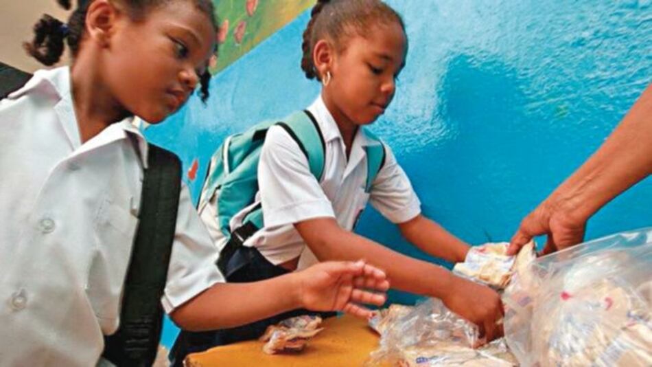 Arrancan millonarios actos públicos de merienda escolar