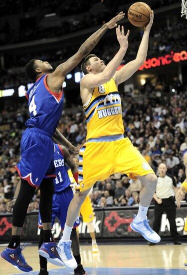 Wright ayudó a los Sixers a cortar racha perdedora