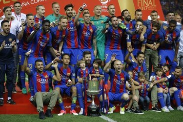 Un inspirado Messi ayuda al Barcelona a ganar la Copa del Rey