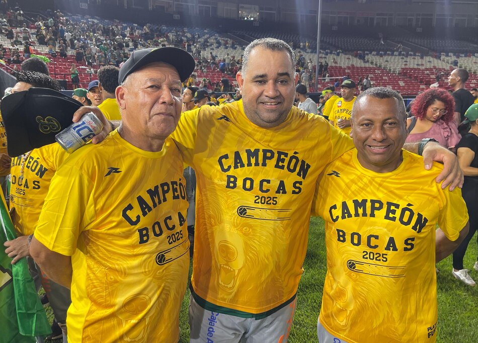 Audes De León ganó el título rodeado de grandes amigos