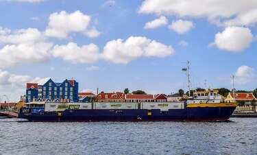 Barcos con ayuda para Venezuela están varados en Curazao por amenaza naval