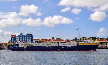 Barcos con ayuda para Venezuela están varados en Curazao por amenaza naval