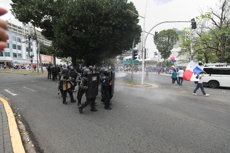 ‘El que no trabaja, no cobra’: presidente Mulino advierte a educadores en paro