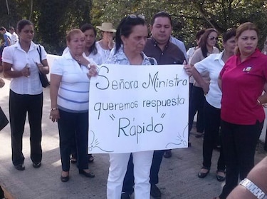 Docentes cierran el puente sobre el río Estivaná