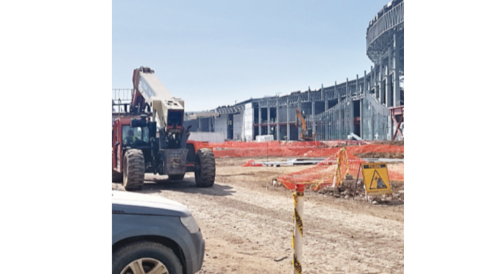 Anfiteatro de Amador sumará seis años y medio de retraso