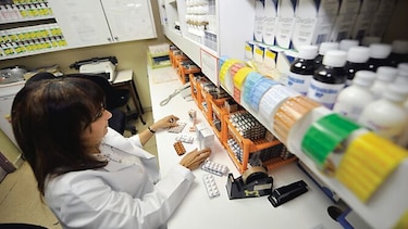 Tres proyectos de ley sobre medicamentos, bajo revisión