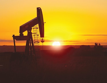 Barril de  WTI cerró en $105 y el Brent en $107
