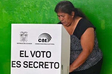 Ecuador vota ‘no’ a las 4 preguntas del referéndum promovido por el presidente Daniel Noboa