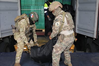 Interceptan contenedor en Panamá con casi una tonelada de droga rumbo a Perú