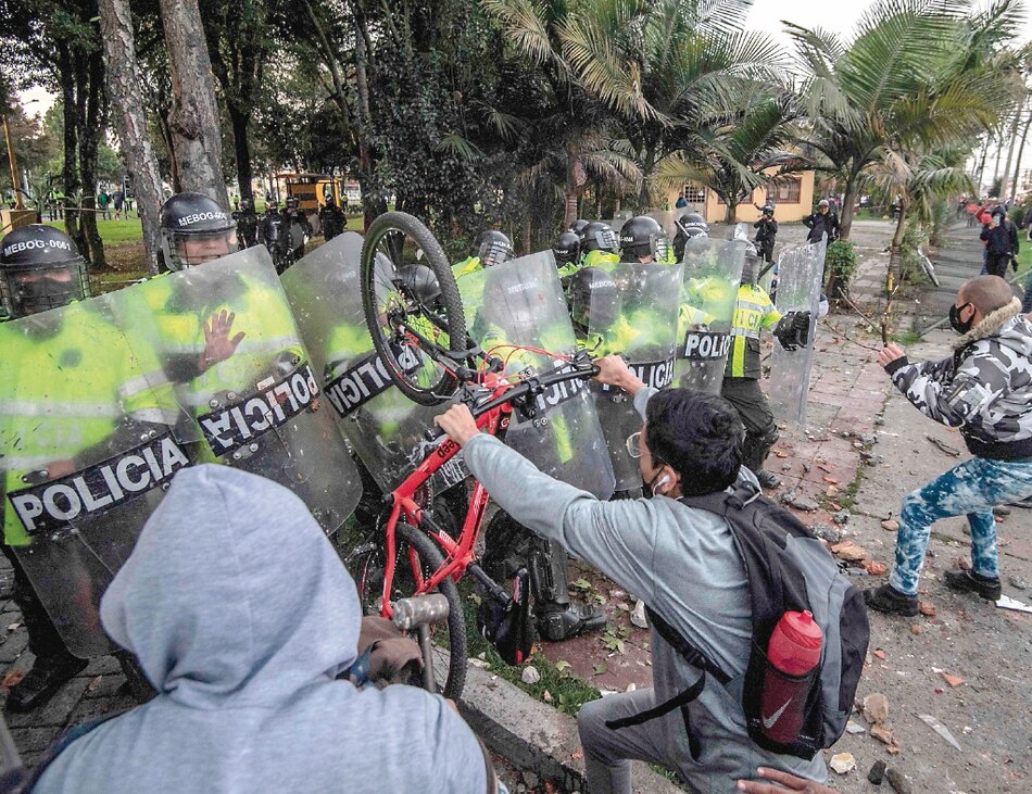 Violentas protestas en Bogotá contra abusos de la Policía