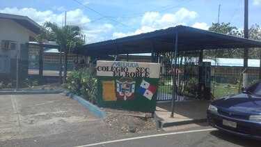 Inspeccionan colegio en Aguadulce afectado por guano de murciélago
