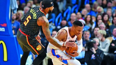 Westbrook anota dramático triple para la victoria
