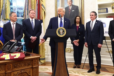 Donald Trump exige a los Washington Commanders que retomen su polémico nombre original Redskins