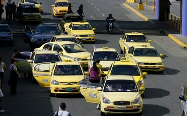 ¿Quiénes son los dueños de los cupos de taxis? La Corte obliga a entregar la información al diputado Silva, y la ATTT divulga una lista de 2,150 páginas