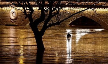 Río Sena se desborda en la capital francesa
