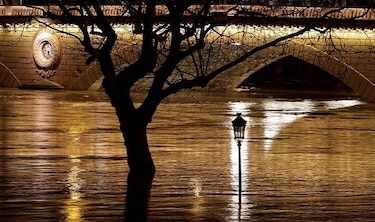 Río Sena se desborda en la capital francesa