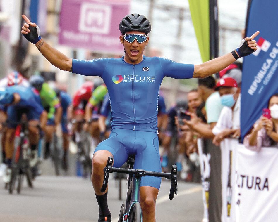 Hondureño López defiende hoy la camisa roja de líder en el Tour de Panamá 2022