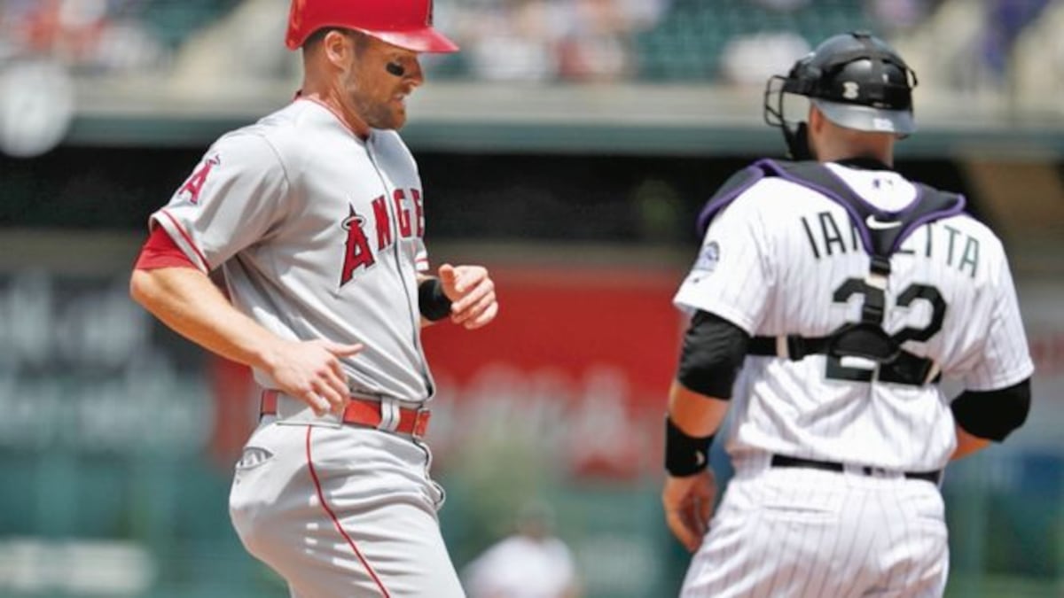 Jaime Barría controla a los Rockies