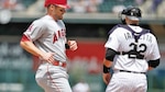 Jaime Barría controla a los Rockies