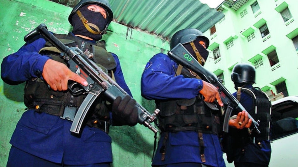 Caen armas, drogas y dos funcionarios