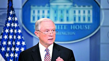 Sessions amenaza a ‘ciudades santuario’