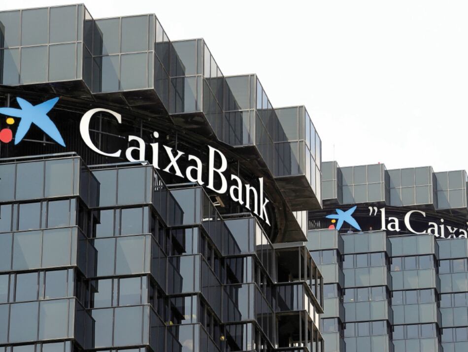 Caixabank y Bankia formalizan su fusión