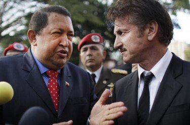 Famosos reaccionan a la muerte de Hugo Chávez