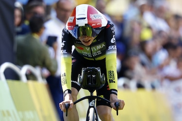 Tour de France: Evenepoel vuela en la crono y Pogacar, en la general