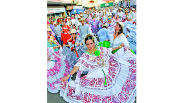 Simposio sobre el traje típico