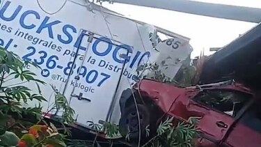 Camión sufre desperfectos y se estrella contra una residencia en El Valle de Urracá