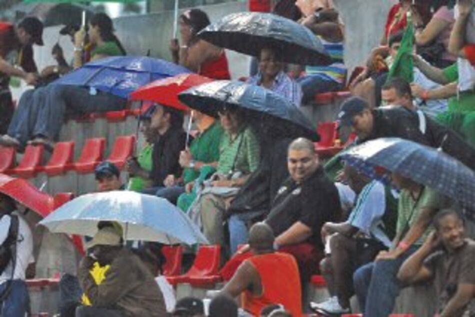 Licitan techo para gradas de estadio