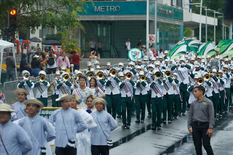 Panamá celebra el Día de los Símbolos Patrios con desfiles en el Casco Antiguo y Vía España