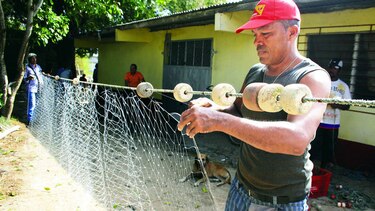 Condenan prohibición del uso de trasmallos en veda