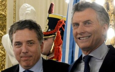 Argentina cambia su ministro de Economía bajo tormenta de los mercados