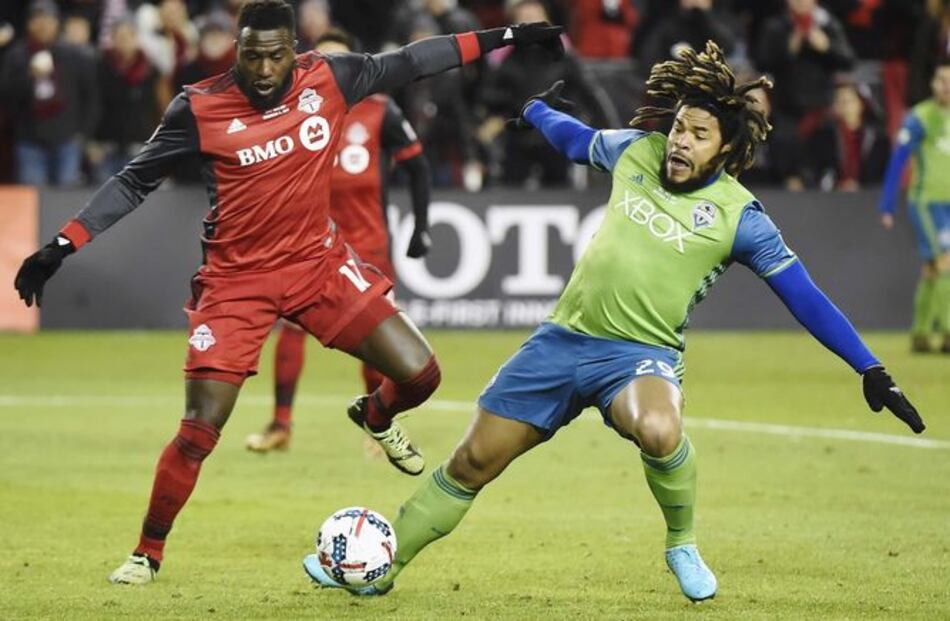 Román Torres sigue en carrera para premio Latino del Año de la MLS