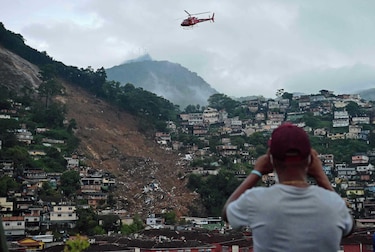 Búsqueda de desaparecidos se prolonga en una Petrópolis anegada por el lodo