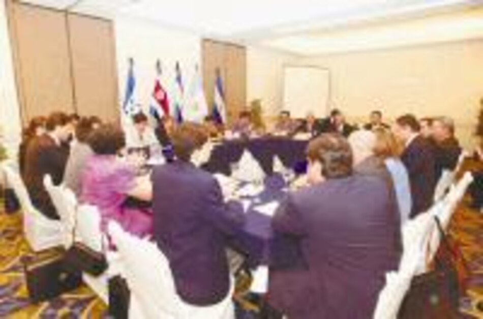 Fijan objetivos para TLC con EU