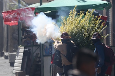 Policía de Bolivia reporta más de 127 detenidos por disturbios en manifestación en La Paz