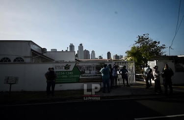 Vacunan a adultos mayores en casa hogares contra la Covid-19